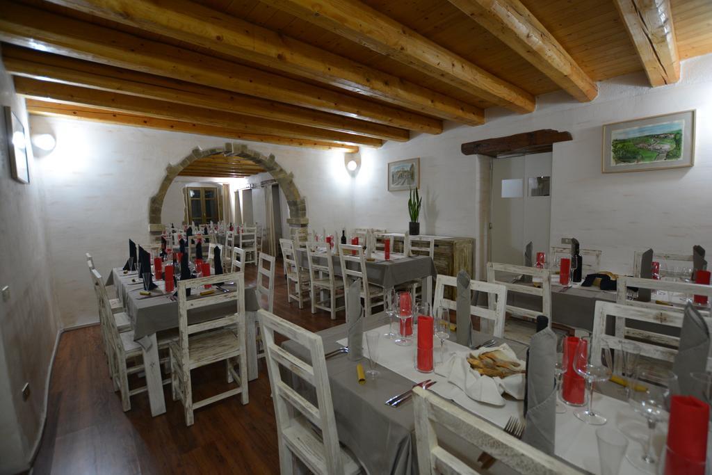 Abas Ristorante Pizzeria Affittacamere Ales Exterior foto
