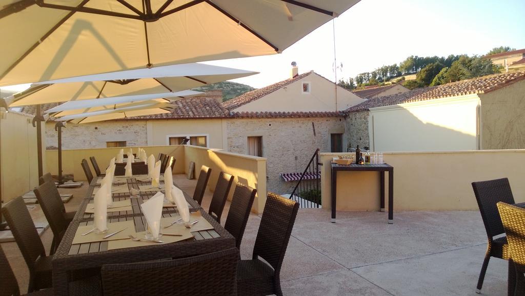 Abas Ristorante Pizzeria Affittacamere Ales Exterior foto