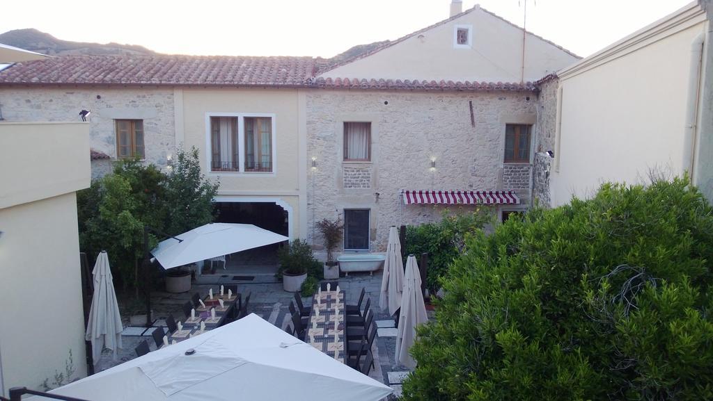 Abas Ristorante Pizzeria Affittacamere Ales Exterior foto